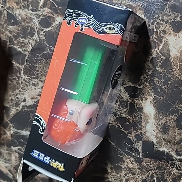 Hocus Pocus LOT (Winifred Sanderson) Mug & Pop Pez dispenser - Picture 3 of 13